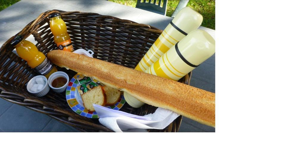 Le Village Insolite Yourte Et Roulotte แซงต์-เบนอลต์-เดส์-ออนส์ ภายนอก รูปภาพ